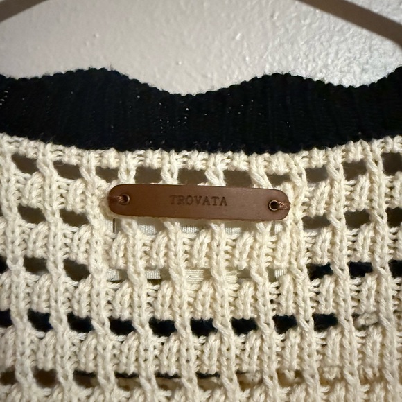 Trovata Jules Sweater T-Shirt Antique White With Black Trim Size Medium - Picture 8 of 8
